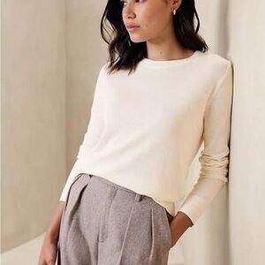 Banana Republic Women's Ivory Crew Neck Sweater
